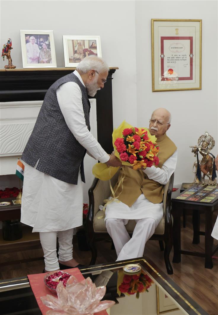 PM meets Shri Lal Krishna Advani on the occasion of his birthday at his residence, in New Delhi on November 08, 2023.