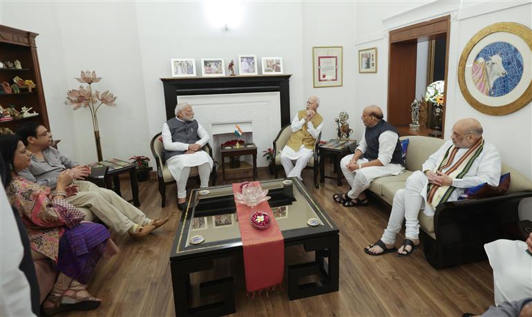 PM meets Shri Lal Krishna Advani on the occasion of his birthday at his residence, in New Delhi on November 08, 2023.