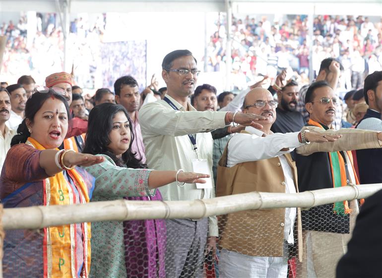 Gathering at the programme marking the celebrations of Janjatiya Gaurav Diwas at Khunti, in Jharkhand on November 15, 2023. PM addressing on the occasion.