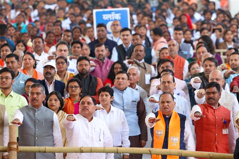 Gathering at the programme marking the celebrations of Janjatiya Gaurav Diwas at Khunti, in Jharkhand on November 15, 2023. PM addressing on the occasion.