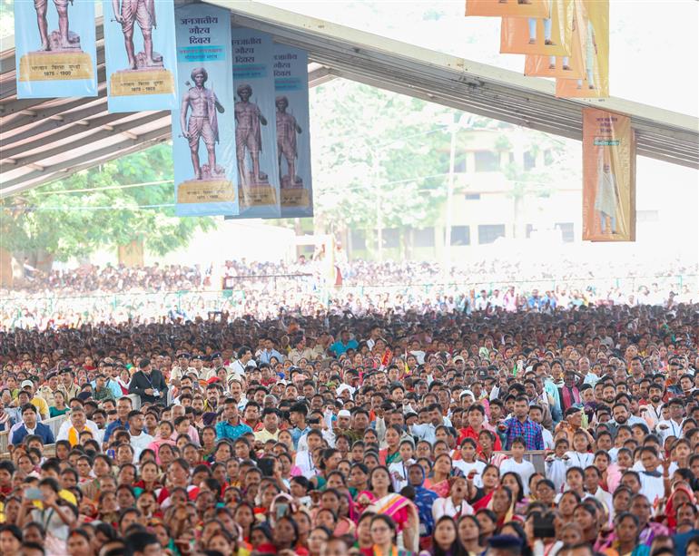 Gathering at the programme marking the celebrations of Janjatiya Gaurav Diwas at Khunti, in Jharkhand on November 15, 2023. PM addressing on the occasion.