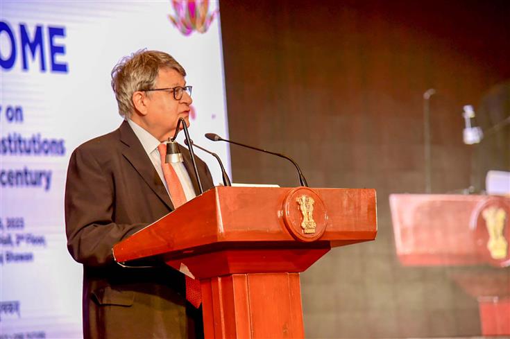 The Vice Chairman, Niti Aayog, Shri Suman Bery addressing in the inaugural session at the seminar on  ‘Multilateral Institutions for the 21st Century’ organised by Ministry of finance, in New Delhi on November 15, 2023.