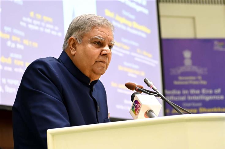 उपराष्ट्रपति और राज्यसभा के सभापति श्री जगदीप धनखड़ 16 नवंबर, 2023 को नई दिल्ली के विज्ञान भवन में राष्ट्रीय प्रेस दिवस, 2023 के उद्घाटन समारोह के दौरान लोगों को संबोधित करते हुए।