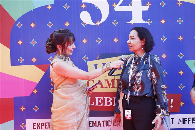 निर्देशक सुमीरा रॉय 22 नवंबर, 2023 को गोवा में 54वें भारतीय अंतर्राष्ट्रीय फिल्म महोत्सव (इफ्फी) के दौरान भारतीय पैनोरमा अनुभाग के तहत अपनी फिल्म "भांगर" की स्क्रीनिंग के दौरान मीडिया को संबोधित करती हुईं।