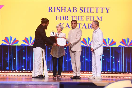 अभिनेता/निर्देशक ऋषभ शेट्टी को 28 नवंबर, 2023 को गोवा में 54वें भारतीय अंतर्राष्ट्रीय फिल्म महोत्सव (इफ्फी) के समापन समारोह के दौरान कांतारा में उनके काम के लिए विशेष जूरी पुरस्कार से सम्मानित किया गया।