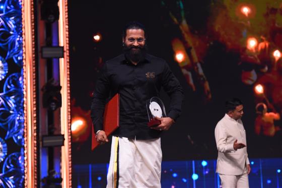 अभिनेता/निर्देशक ऋषभ शेट्टी को 28 नवंबर, 2023 को गोवा में 54वें भारतीय अंतर्राष्ट्रीय फिल्म महोत्सव (इफ्फी) के समापन समारोह के दौरान कांतारा में उनके काम के लिए विशेष जूरी पुरस्कार से सम्मानित किया गया।