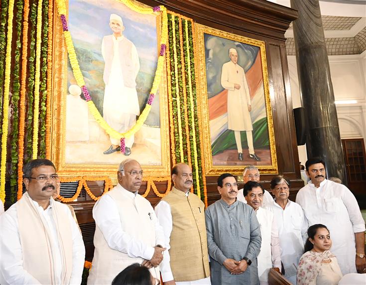 The Speaker of Lok Sabha, Shri Om Birla and other dignitaries paid homage to former Prime Minister, Shri Lal Bahadur Shastri on his birth anniversary at Parliament House, in New Delhi on October 02, 2023.