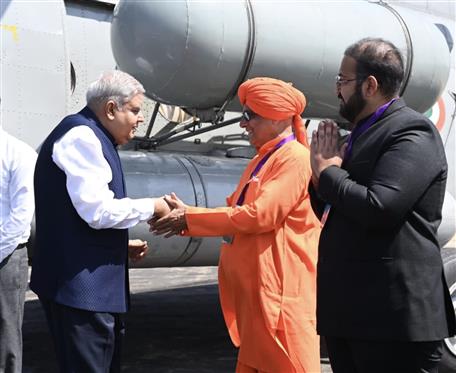 The Vice President and Chairman of Rajya Sabha, Shri Jagdeep Dhankhar and Dr. Sudesh Dhankhar being welcomed by the Sikar MP, Shri Sumedhanand Saraswati and other dignitaries on their arrival at Sangaliya, in Rajasthan on October 06, 2023.