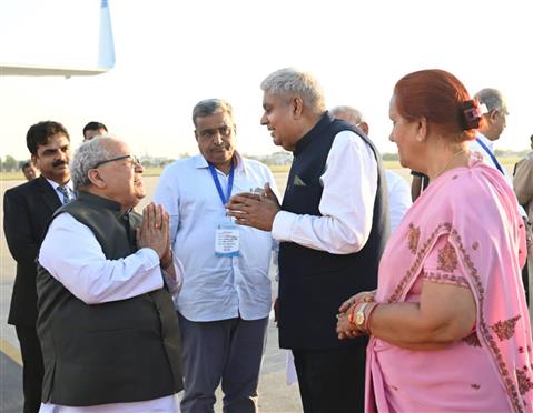 The Vice President and Chairman of Rajya Sabha, Shri Jagdeep Dhankhar and Dr. Sudesh Dhankhar being bid farewell by the Governor of Rajasthan, Shri Kalraj Mishra, the Member of the Rajasthan Legislative Assembly, Shri Lalchand Kataria and the Jaipur MP, Shri Ramcharan Bohra at Jaipur, in Rajasthan on October 06, 2023.