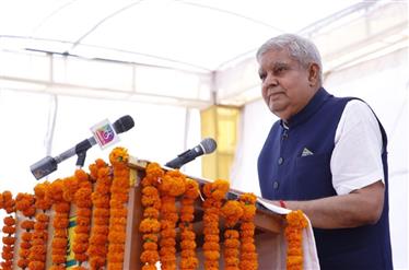 The Vice President, Shri Jagdeep Dhankhar addressing the gathering at Central State Farm of ‘National Seeds Corporation Limited’ at Suratgarh, in Rajasthan on October 07, 2023.