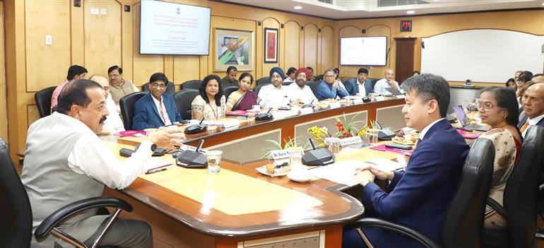 विज्ञान और प्रौद्योगिकी, प्रधानमंत्री कार्यालय, कार्मिक, लोक शिकायत और पेंशन, परमाणु ऊर्जा और अंतरिक्ष राज्य मंत्री (स्वतंत्र प्रभार) डॉ. जितेंद्र सिंह की उपस्थिति में 12 अक्टूबर, 2023 को नई दिल्ली में  सीएसआईआर में जैव प्रौद्योगिकी विभाग (डीबीटी) और विश्व बौद्धिक संपदा संगठन (डब्ल्यूआईपीओ) के बीच समझौता ज्ञापन पर हस्ताक्षर किए गए।