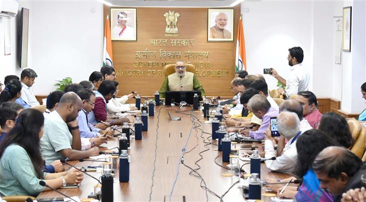 The Union Minister of Rural Development and Panchayati Raj, Shri Giriraj Singh briefing the media on the achievement of Department of Rural Development, in New Delhi on October 20, 2023.
