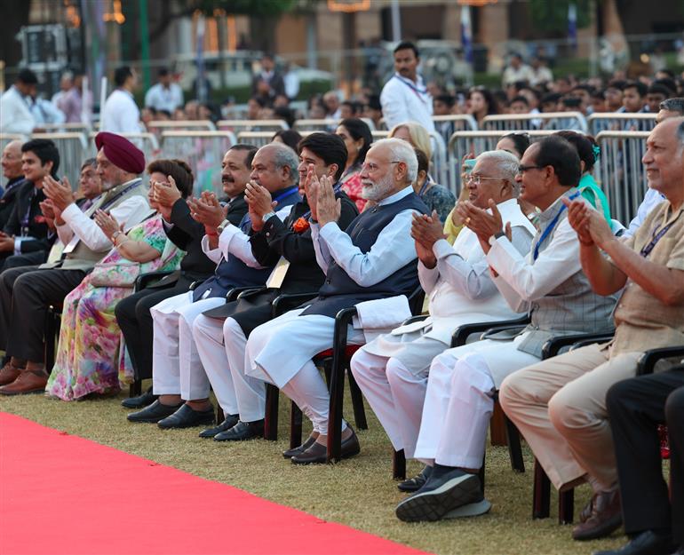 प्रधानमंत्री श्री नरेन्द्र मोदी ने 21 अक्टूबर, 2023 को मध्य प्रदेश के ग्वालियर में ‘द सिंधिया स्कूल’ के 125वें संस्थापक दिवस के उपलक्ष्‍य में आयोजित कार्यक्रम में शिरकत की।