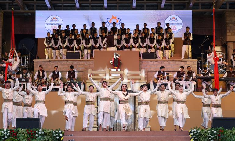 प्रधानमंत्री श्री नरेन्द्र मोदी ने 21 अक्टूबर, 2023 को मध्य प्रदेश के ग्वालियर में ‘सिंधिया स्कूल’ के 125वें संस्थापक दिवस के उपलक्ष्य में आयोजित कार्यक्रम में शिरकत की।