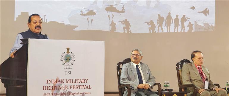 विज्ञान और प्रौद्योगिकी, प्रधानमंत्री कार्यालय, कार्मिक, लोक शिकायत और पेंशन, परमाणु ऊर्जा और अंतरिक्ष राज्य मंत्री (स्वतंत्र प्रभार) डॉ. जितेंद्र सिंह 22 अक्टूबर, 2023 को नई दिल्ली के मानेकशॉ सेंटर में यूनाइटेड सर्विस इंस्टीट्यूशन ऑफ इंडिया (यूएसआई) द्वारा आयोजित "भारतीय सैन्य विरासत महोत्सव" को संबोधित करते हुए।
