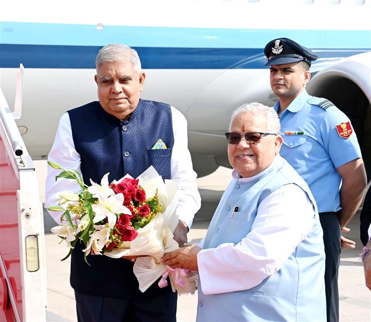 The Vice President, Shri Jagdeep Dhankhar being welcomed by the Governor of Rajasthan, Shri Kalraj Mishra and other dignitaries on his arrival at Jaipur, in Rajasthan on October 23, 2023.