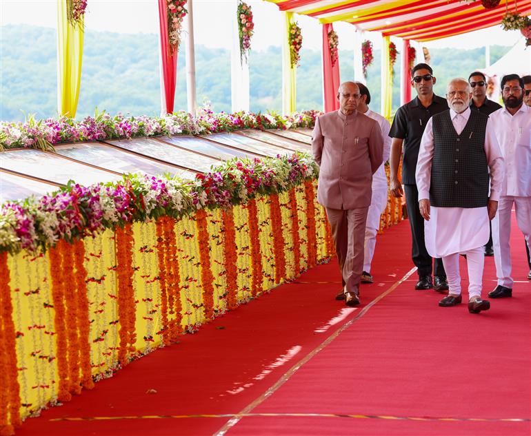 प्रधानमंत्री श्री नरेन्द्र मोदी ने 26 अक्टूबर, 2023 को महाराष्ट्र में विभिन्न राष्ट्रव्यापी परियोजनाओं का उद्घाटन किया।