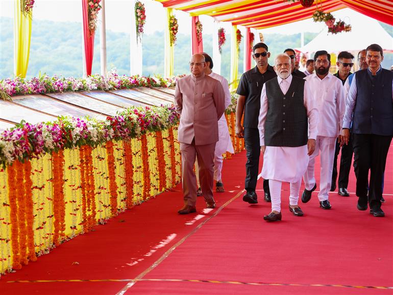प्रधानमंत्री श्री नरेन्द्र मोदी ने 26 अक्टूबर, 2023 को महाराष्ट्र में विभिन्न राष्ट्रव्यापी परियोजनाओं का उद्घाटन किया।
