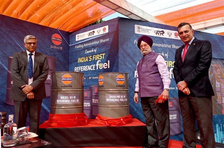 The Union Minister for Petroleum & Natural Gas, Housing and Urban Affairs, Shri Hardeep Singh Puri launches India’s First Reference Fuel, in New Delhi on October 26, 2023.