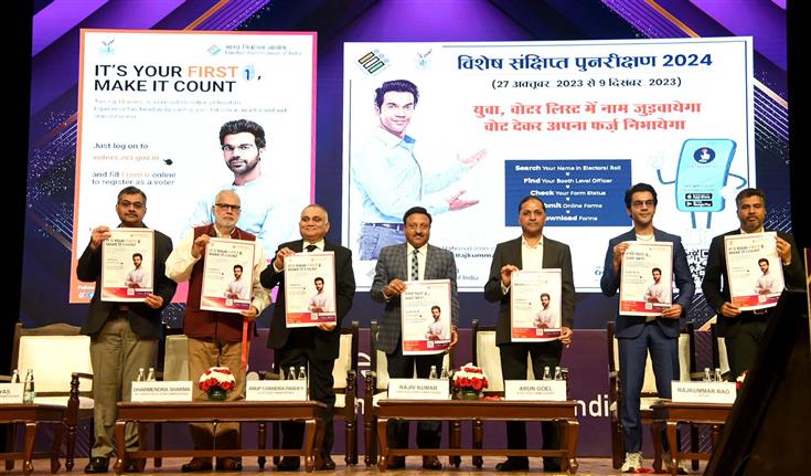 The Chief Election Commissioner, Shri Rajiv Kumar and Renowned Actor, Shri Rajkummar Rao at the launch of Special Summary Revision 2024 Audio Announcement on the occasion of ‘National Icon’ event, in New Delhi on October 26, 2023.