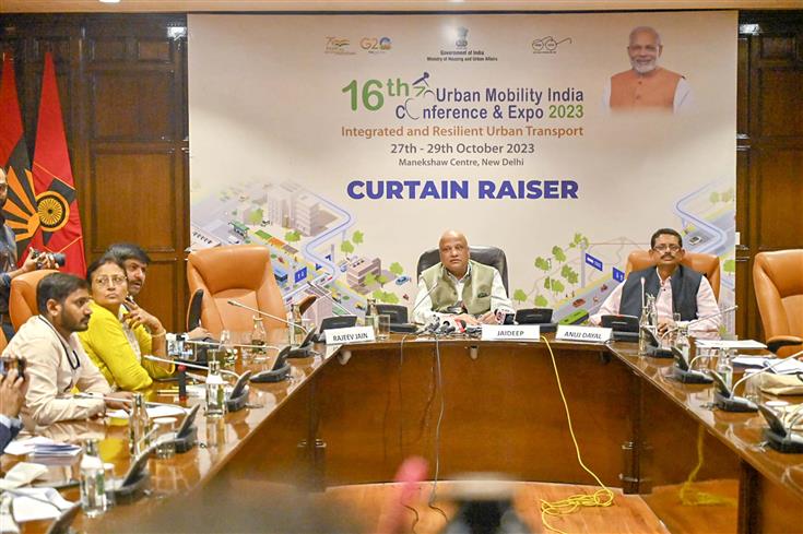Officer on Special Duty (Urban Transport) & Ex –officio Joint Secretary, M/o Housing and Urban Affairs (MoHUA), Shri Jaideep addressing a Curtain Raiser event of 16th Urban Mobility India (UMI) Conference and Expo 2023 at Manekshaw Centre, in New Delhi on October 26, 2023.
