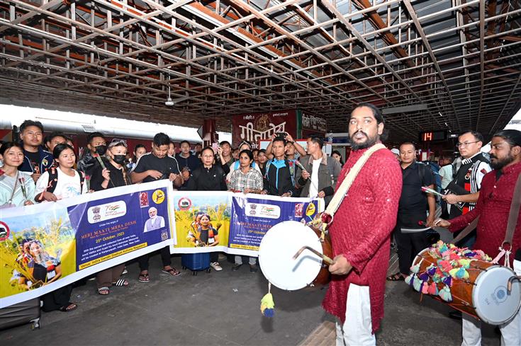 Meri Maati Mera Desh 2023 Amrit Kalash Yatra Delegation from Meghalaya and Nagaland arrive at New Delhi Railway Station, in New Delhi on October 27, 2023.