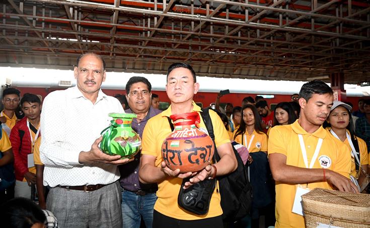 Meri Maati Mera Desh 2023 Amrit Kalash Yatra Delegation from Meghalaya and Nagaland arrive at New Delhi Railway Station, in New Delhi on October 27, 2023.