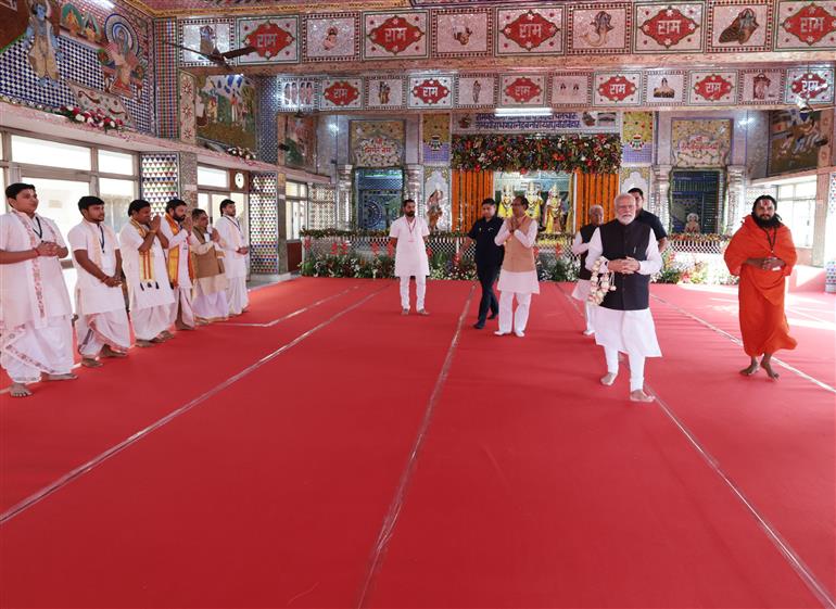 PM offers prayers at Kanch Mandir, Chitrakoot in Madhya Pradesh on October 27, 2023.

