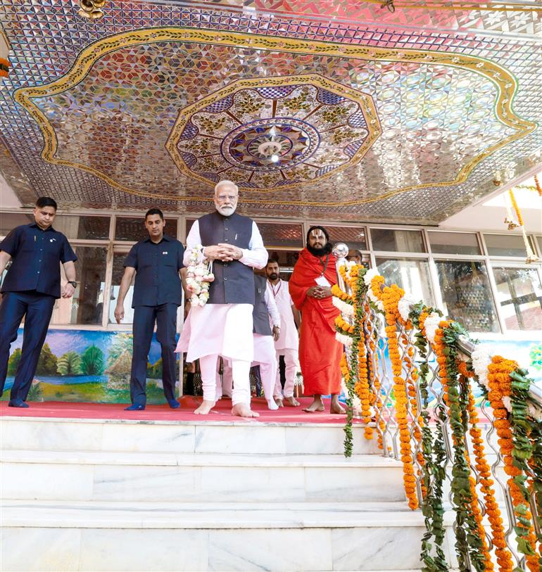 PM offers prayers at Kanch Mandir, Chitrakoot in Madhya Pradesh on October 27, 2023.

