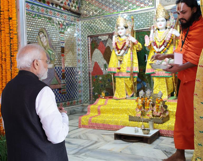 PM offers prayers at Kanch Mandir, Chitrakoot in Madhya Pradesh on October 27, 2023.

