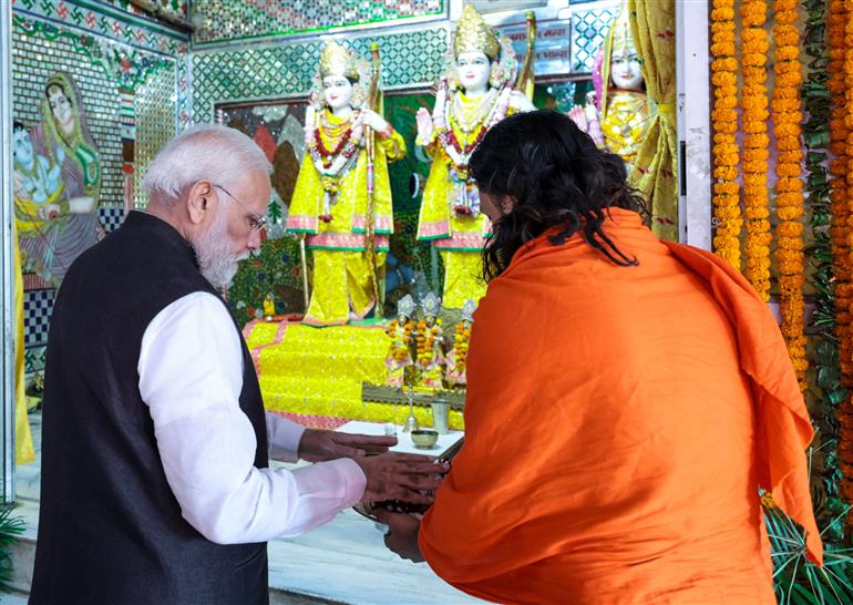 PM offers prayers at Kanch Mandir, Chitrakoot in Madhya Pradesh on October 27, 2023.

