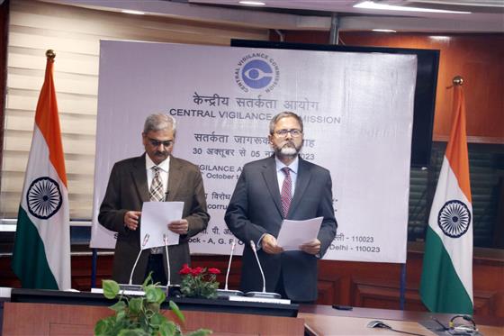 The Central Vigilance Commissioner, Shri Praveen Kumar Srivastava and the Vigilance Commissioner, Shri Arvinda Kumar administering the Integrity Pledge to the officials of the Central Vigilance Commission on the occasion of the “Vigilance Awareness Week”, in New Delhi on October 30, 2023.