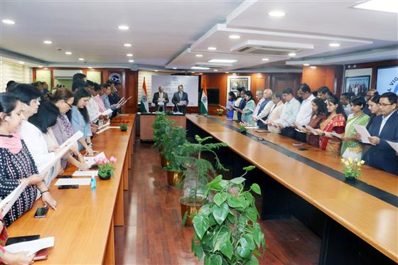 The Central Vigilance Commissioner, Shri Praveen Kumar Srivastava and the Vigilance Commissioner, Shri Arvinda Kumar administering the Integrity Pledge to the officials of the Central Vigilance Commission on the occasion of the “Vigilance Awareness Week”, in New Delhi on October 30, 2023.