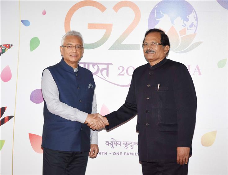 The Prime Minister of Mauritius, Shri Pravind Kumar Jugnauth being received by the Union Minister of State for Tourism and Ports, Shipping and Waterways, Shri Shripad Naik on his arrival at IGI Airport Terminal-3, in New Delhi on September 07, 2023.