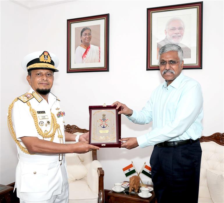 The Chief of Naval Staff of Bangladesh Admiral, M. Nazmul Hassan calling on the Defence Secretary, Shri Giridhar Aramane, in New Delhi on September 13, 2023.