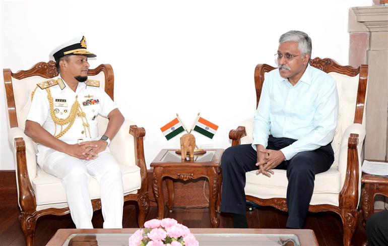 The Chief of Naval Staff of Bangladesh Admiral, M. Nazmul Hassan calling on the Defence Secretary, Shri Giridhar Aramane, in New Delhi on September 13, 2023.