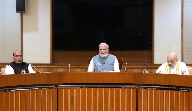 प्रधानमंत्री श्री नरेन्द्र मोदी ने 18 सितंबर, 2023 को नई दिल्ली स्थित संसदीय सौध में केंद्रीय मंत्रिमंडल की बैठक की अध्यक्षता की।