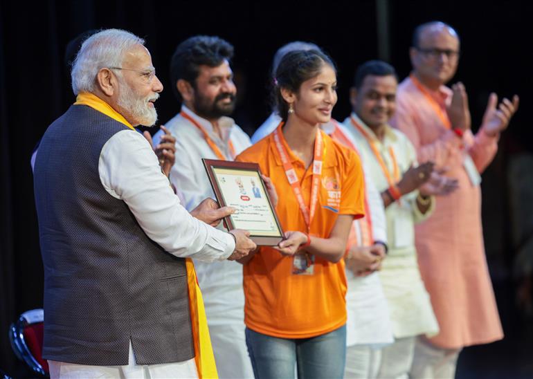 PM handed over the prizes to the winners of Kashi Sansad Sanskritik Mahotsav during the closing ceremony at Rudraksh International Cooperation and Convention Centre (Varanasi), in Uttar Pradesh on September 23, 2023.