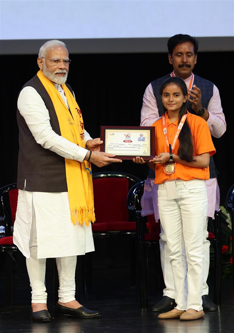 PM handed over the prizes to the winners of Kashi Sansad Sanskritik Mahotsav during the closing ceremony at Rudraksh International Cooperation and Convention Centre (Varanasi), in Uttar Pradesh on September 23, 2023.