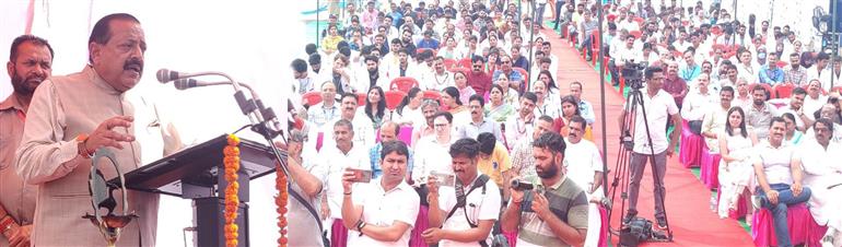 The Minister of State (Independent Charge) for Science & Technology, Prime Minister’s Office, Personnel, Public Grievances & Pensions, Atomic Energy and Space, Dr. Jitendra Singh addressing the gathering at the launch of Jammu and Kashmir’s first ever state-of-art Tata Memorial Center(TMC) Mumbai in the new block of Govt Medical College Kathua, in Jammu and Kashmir on September 24, 2023.