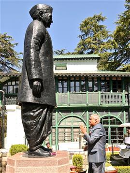 The Vice President of India and Chairman, Rajya Sabha, Shri Jagdeep Dhankhar pays tribute to Former Prime Minister, Shri Lal Bahadur Shastri at Lal Bahadur Shastri National Academy of Administration, Mussoorie in Dehradun, Uttarakhand on April 05, 2024.