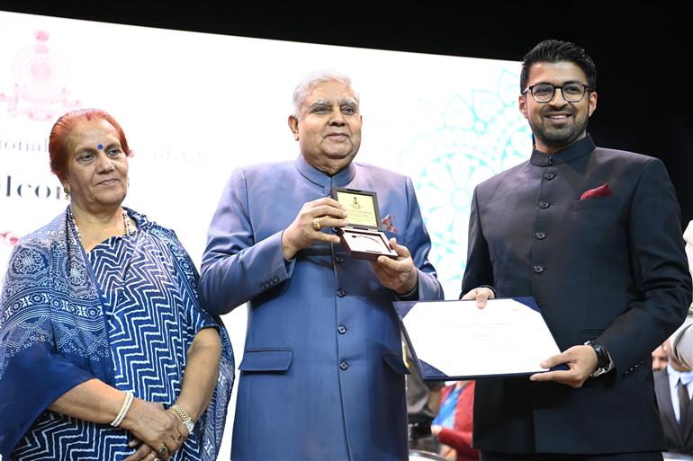 उपराष्ट्रपति और राज्यसभा के सभापति श्री जगदीप धनखड़ ने 05 अप्रैल, 2024 को देहरादून, उत्तराखंड में लाल बहादुर शास्त्री राष्ट्रीय प्रशासन अकादमी, मसूरी में आईएएस व्यावसायिक पाठ्यक्रम, चरण- I (2023-बैच) के समापन समारोह में शिरकत की।