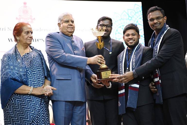 उपराष्ट्रपति और राज्यसभा के सभापति श्री जगदीप धनखड़ ने 05 अप्रैल, 2024 को देहरादून, उत्तराखंड में लाल बहादुर शास्त्री राष्ट्रीय प्रशासन अकादमी, मसूरी में आईएएस व्यावसायिक पाठ्यक्रम, चरण- I (2023-बैच) के समापन समारोह में शिरकत की।