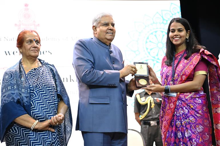 उपराष्ट्रपति और राज्यसभा के सभापति श्री जगदीप धनखड़ ने 05 अप्रैल, 2024 को देहरादून, उत्तराखंड में लाल बहादुर शास्त्री राष्ट्रीय प्रशासन अकादमी, मसूरी में आईएएस व्यावसायिक पाठ्यक्रम, चरण- I (2023-बैच) के समापन समारोह में शिरकत की।