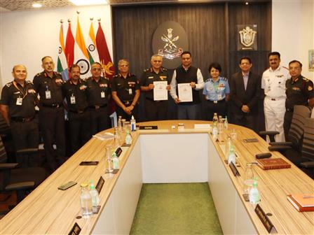 सशस्त्र बल चिकित्सा सेवा (एएफएमएस) ने 18 अप्रैल, 2024 को भारतीय प्रौद्योगिकी संस्थान (आईआईटी) कानपुर के साथ दुर्गम इलाकों में सैनिकों के समक्ष आने वाली स्वास्थ्य समस्याओं के समाधान के लिए विकासशील प्रौद्योगिकियों पर सहयोगात्मक अनुसंधान और प्रशिक्षण के लिए एक समझौता ज्ञापन (एमओयू) पर हस्ताक्षर किए।