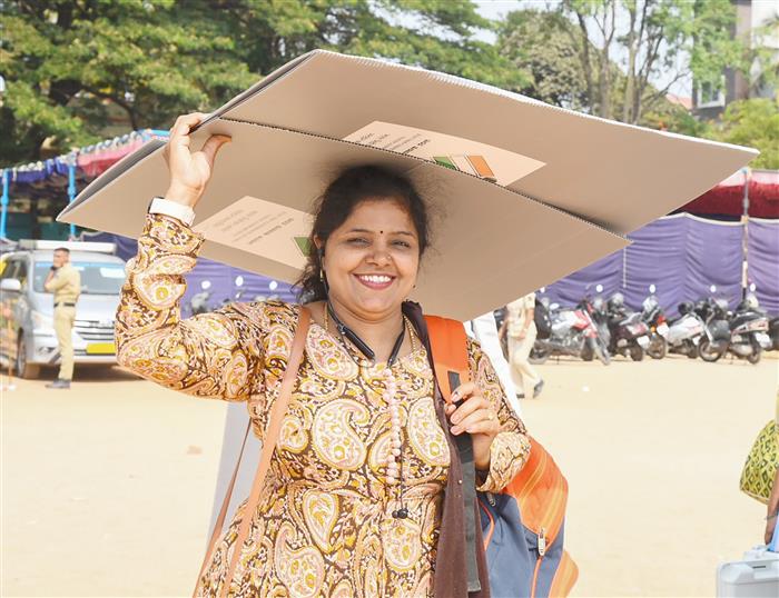 Polling officers are carrying the Electronic Voting Machine (EVMs)/ Ballot unit and other election related material for the 2nd Phase General Elections 2024 at BBMP PU College, Chamrajpet, in Bangalore on April 25, 2024.