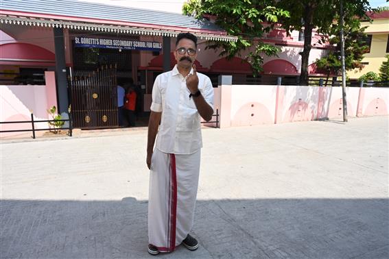 Polling proceeds smoothly in Kerala 
Glimpses  from St.Goretti’s Higher Secondary School for Girls, Nalanchira, Thiruvananthapuram