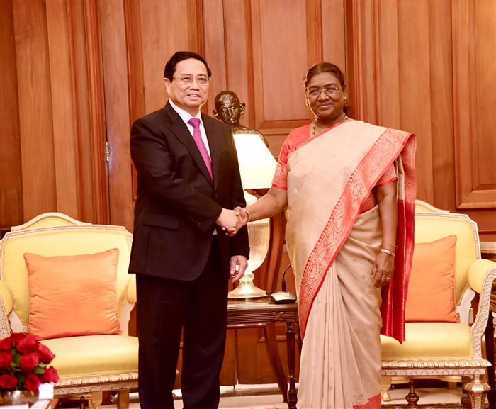 वियतनाम के प्रधानमंत्री श्री फाम मिन्ह चीन्ह 01 अगस्त, 2024 को राष्ट्रपति भवन,  नई दिल्ली में राष्ट्रपति श्रीमती द्रौपदी मुर्मु से मुलाकात करते हुए।