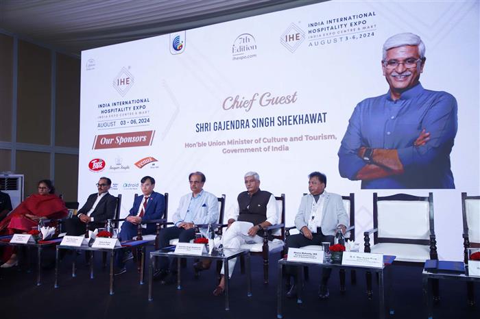 केंद्रीय संस्कृति और पर्यटन मंत्री श्री गजेंद्र सिंह शेखावत ने 03 अगस्त, 2024 को उत्तर प्रदेश के ग्रेटर नोएडा में अंतर्राष्ट्रीय आतिथ्य एक्सपो 2024 के 7वें संस्करण के उद्घाटन समारोह में शिरकत की।