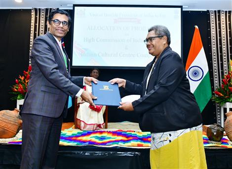 राष्ट्रपति श्रीमती द्रौपदी मुर्मु और फिजी गणराज्य के प्रधानमंत्री श्री सिटिवेनी राबुका की उपस्थिति में 06 अगस्त, 2024 को फिजी में भारतीय उच्चायोग चांसरी और भारतीय सांस्कृतिक केंद्र परिसर, सुवा के लिए परियोजना स्थलों के आवंटन हेतु दस्तावेजों का आदान-प्रदान किया गया।